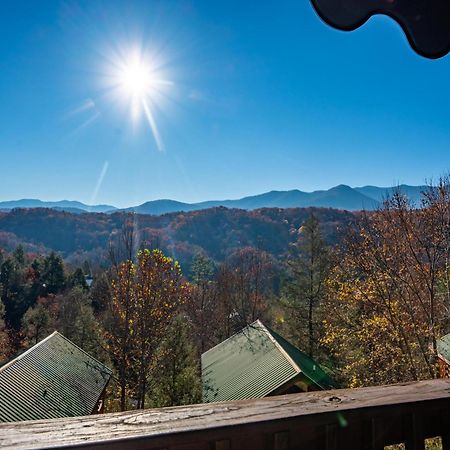 Spacious Smokies Cabin - Hot Tub With Mountain Views Gatlinburg Eksteriør billede