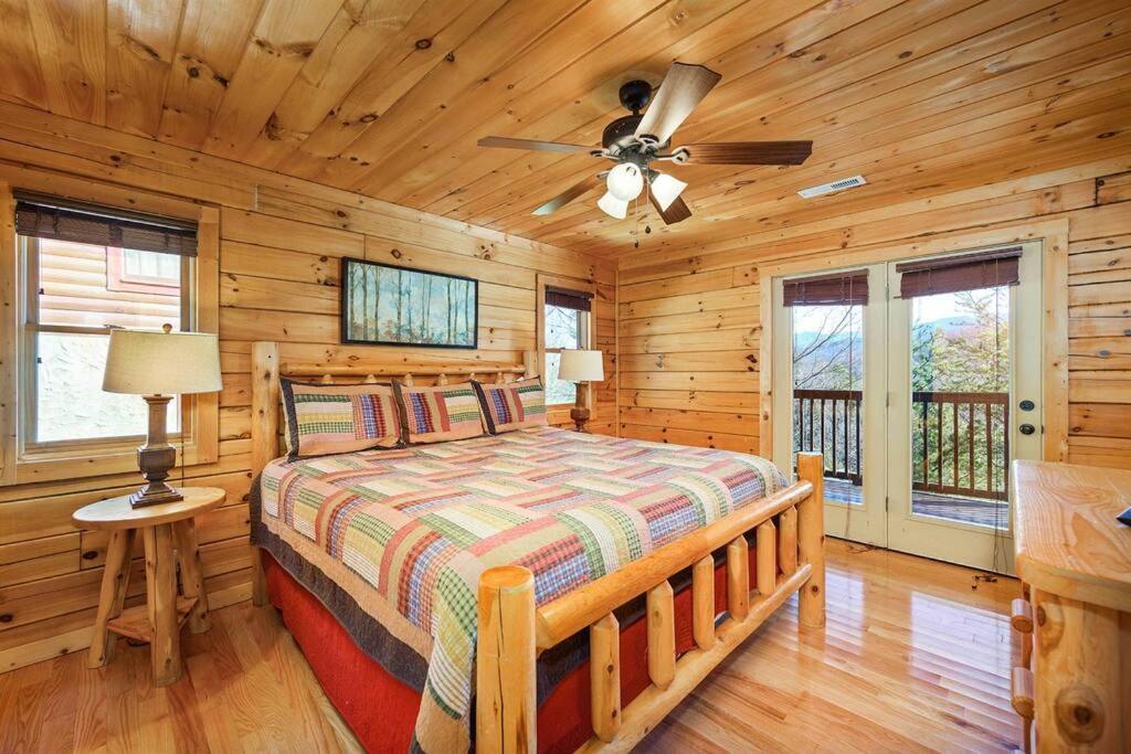 Spacious Smokies Cabin - Hot Tub With Mountain Views Gatlinburg Eksteriør billede