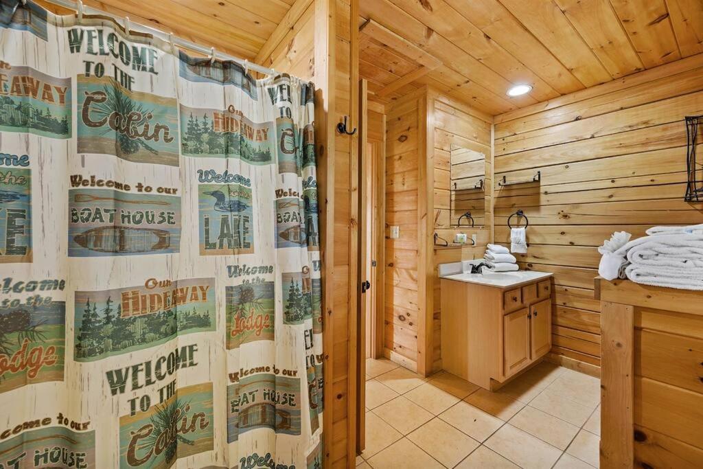 Spacious Smokies Cabin - Hot Tub With Mountain Views Gatlinburg Eksteriør billede