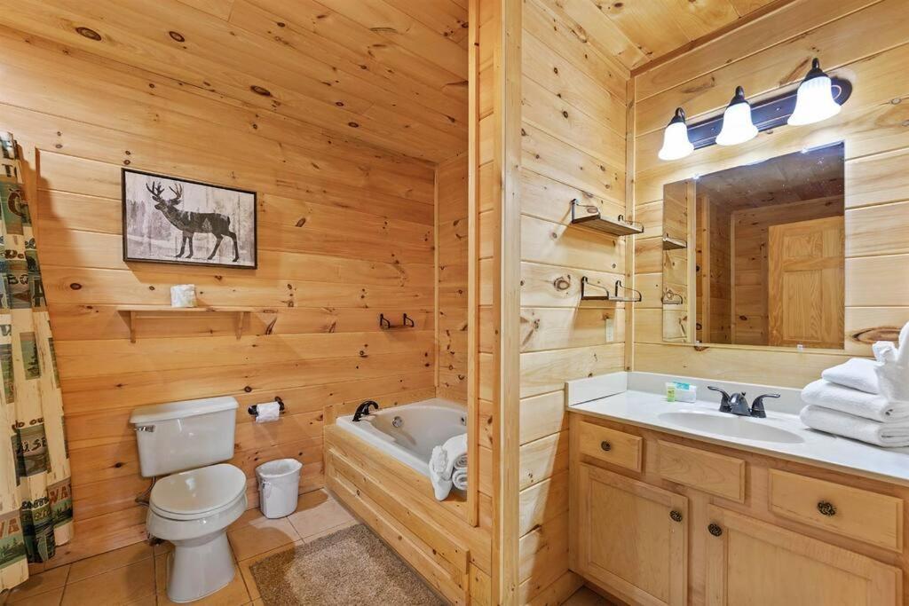 Spacious Smokies Cabin - Hot Tub With Mountain Views Gatlinburg Eksteriør billede