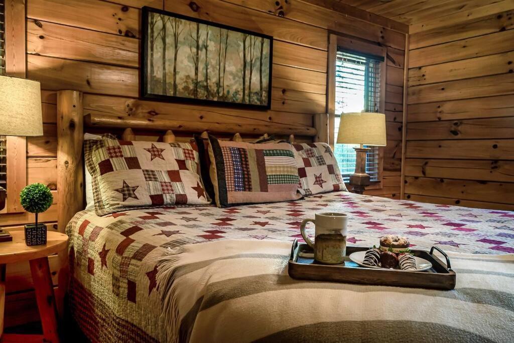Spacious Smokies Cabin - Hot Tub With Mountain Views Gatlinburg Eksteriør billede