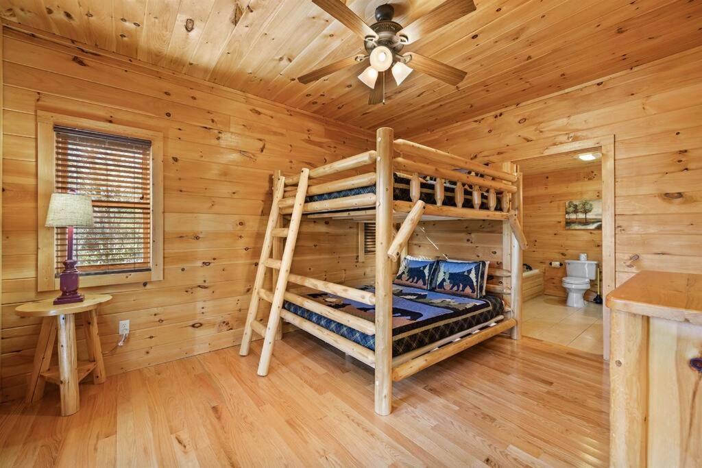 Spacious Smokies Cabin - Hot Tub With Mountain Views Gatlinburg Eksteriør billede