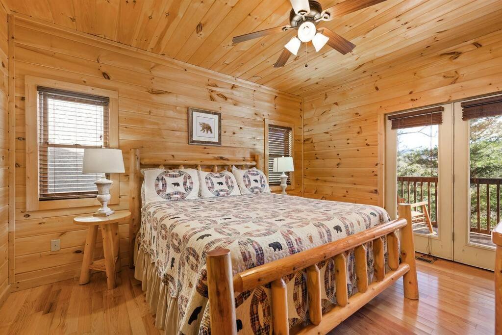 Spacious Smokies Cabin - Hot Tub With Mountain Views Gatlinburg Eksteriør billede