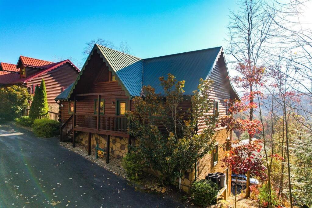 Spacious Smokies Cabin - Hot Tub With Mountain Views Gatlinburg Eksteriør billede