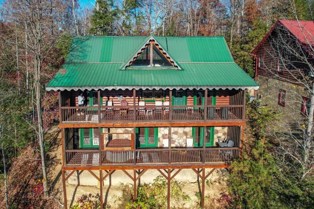 Spacious Smokies Cabin - Hot Tub With Mountain Views Gatlinburg Eksteriør billede
