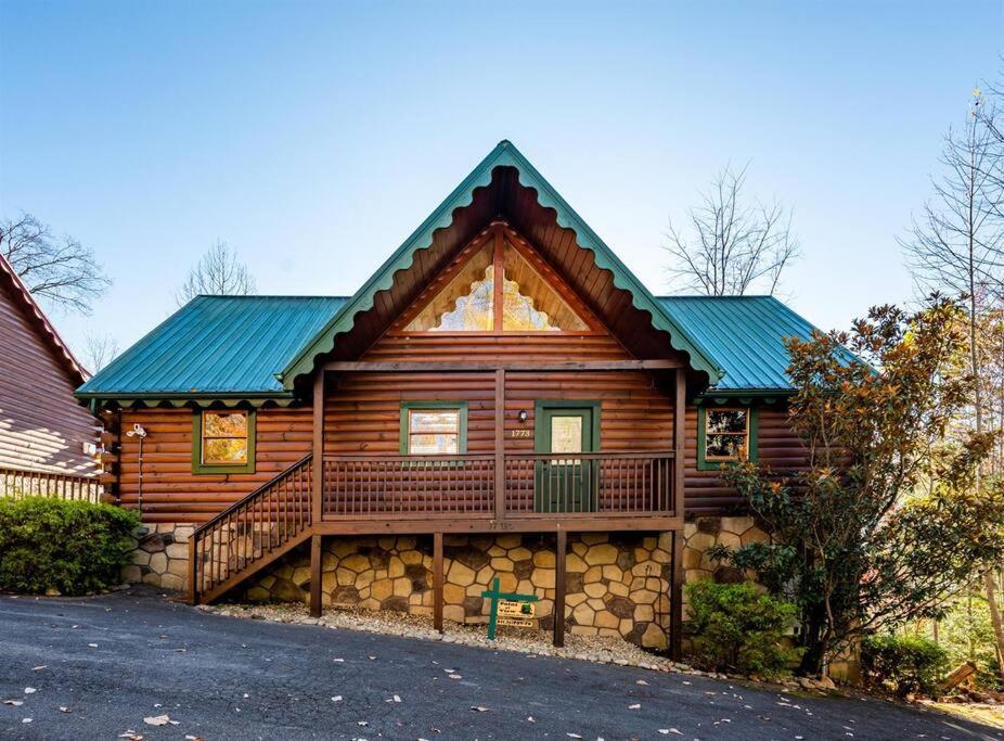 Spacious Smokies Cabin - Hot Tub With Mountain Views Gatlinburg Eksteriør billede